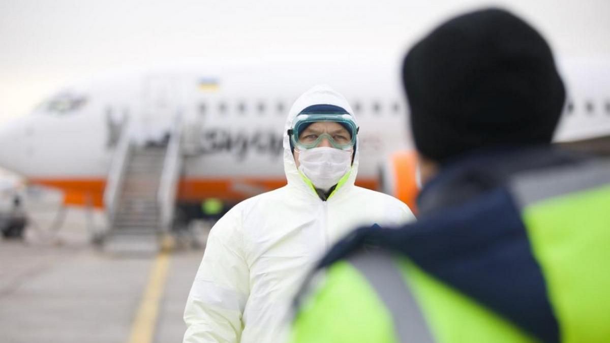 Украина закрывает границы и авиасообщение: как вернуться домой, если нет денег или билетов