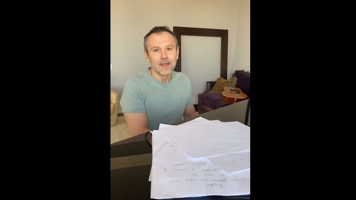 Дякую тобі: Святослав Вакарчук спел для всех медработников, кто борется с коронавирусом