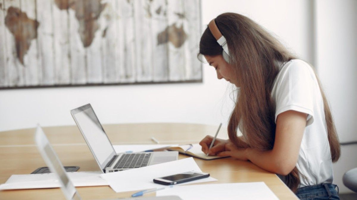 Школы Киева могут закончить учебный год дистанционно: что делать родителям, которые планировали перевести ребенка в новое учебное заведение