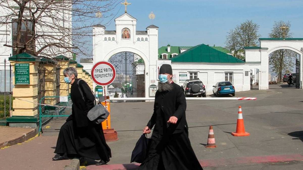 В Печерском районе снова больше всего случаев Covid-19 из-за очередной вспышки в Киево-Печерской Лавре: карта на 27 апреля