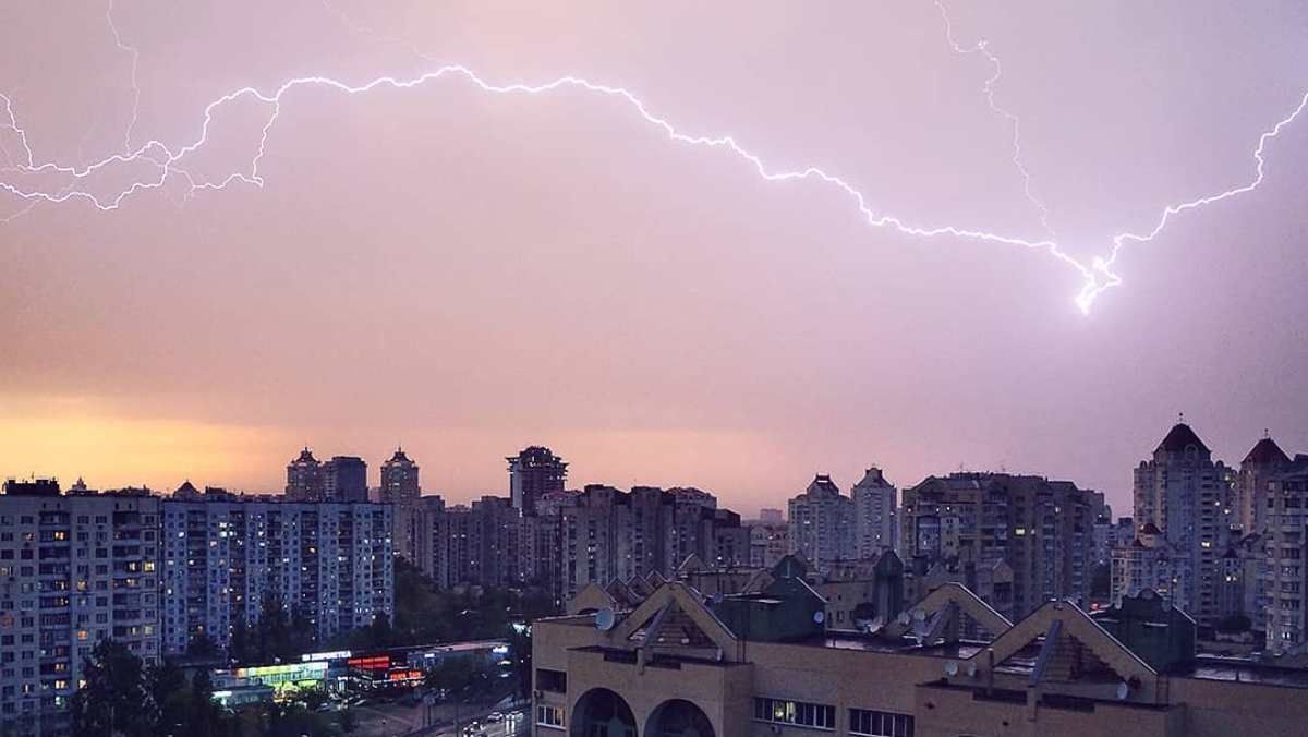 На Киев снова надвигается непогода: в городе объявили желтый уровень опасности