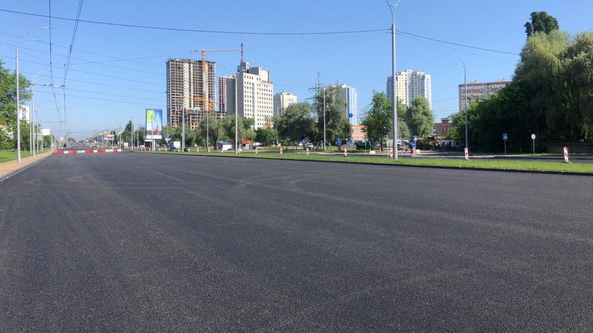 В Киеве на Академика Заболотного постелили новый асфальт