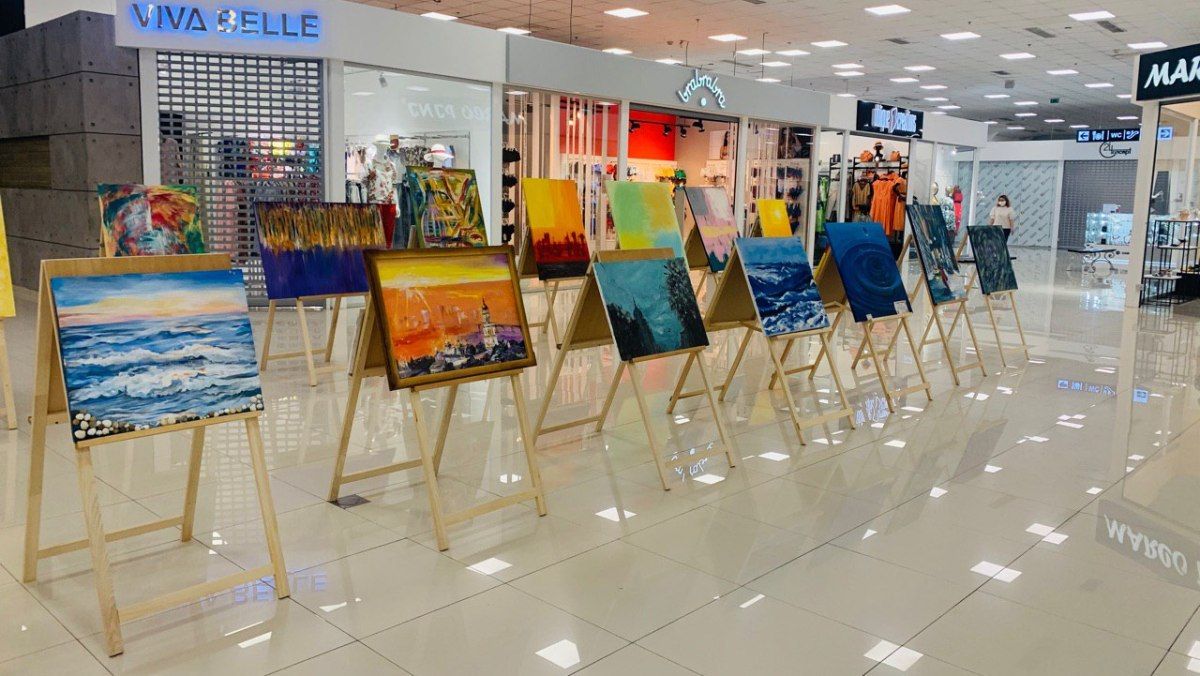 В Киеве один из ТРЦ превратили в галерею: где бесплатно посмотреть картины украинских художников
