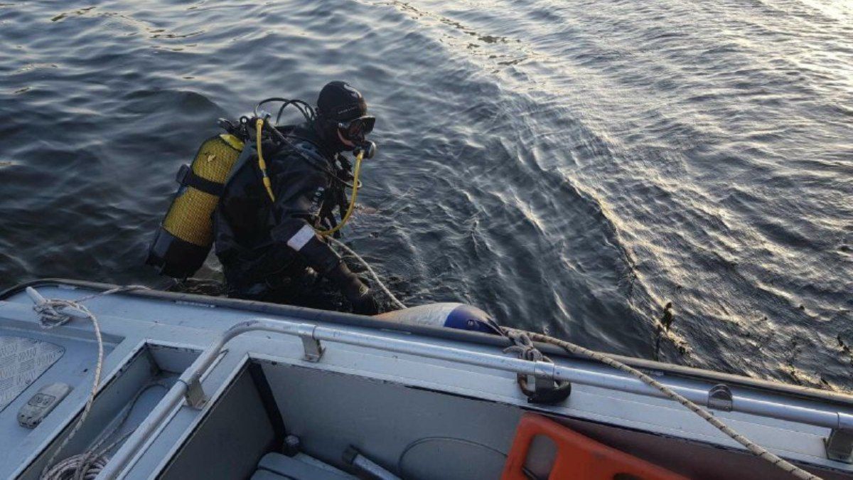 В Киеве из Днепра достали тело мужчины