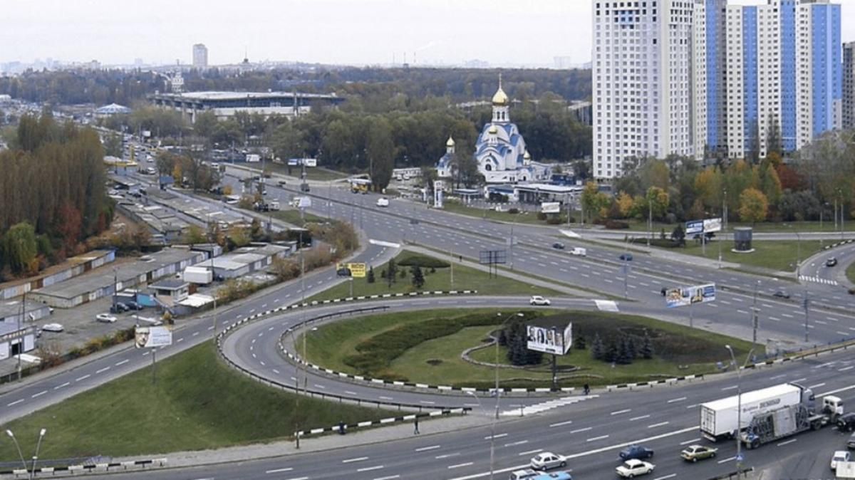 В Киеве ограничили движение по проспекту Глушкова