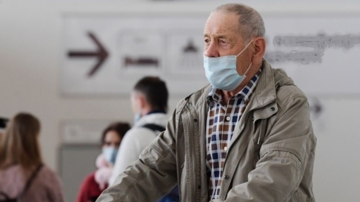 В Киеве коронавирусом заболел столетний мужчина