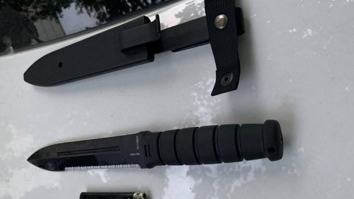 В Киеве на Оболони парень ударил ножом в грудь и живот незнакомца во время ссоры