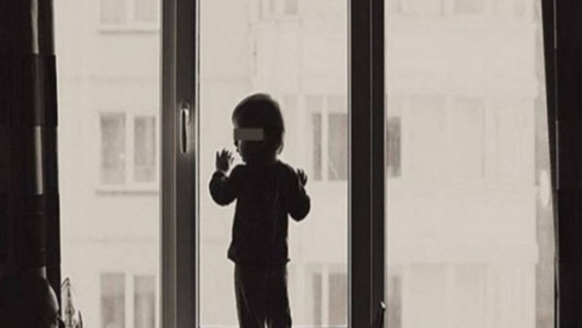 В Киеве 3-летний ребенок выпал из окна 9 этажа