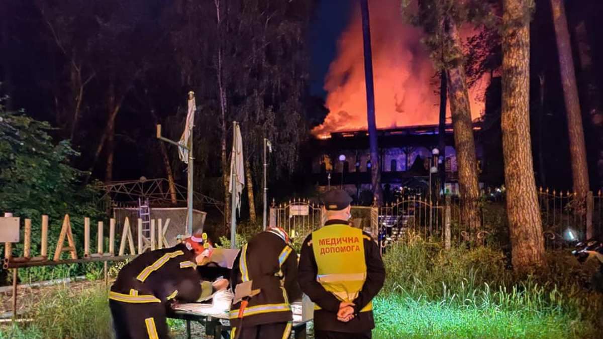 В Киеве на проспекте Победы сгорел ресторан