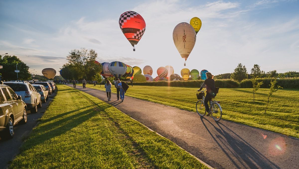 Украинская Каппадокия под Киевом: фестиваль воздушных шаров продлевают на еще одни выходные