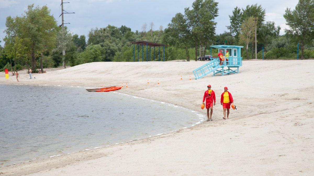 На каких пляжах Киева опасно купаться из-за кишечной палочки и водорода