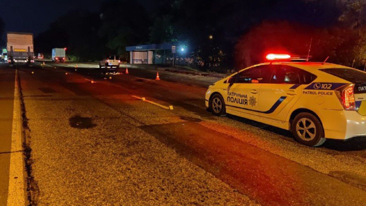 В Киеве на Окружной фура насмерть сбила мужчину