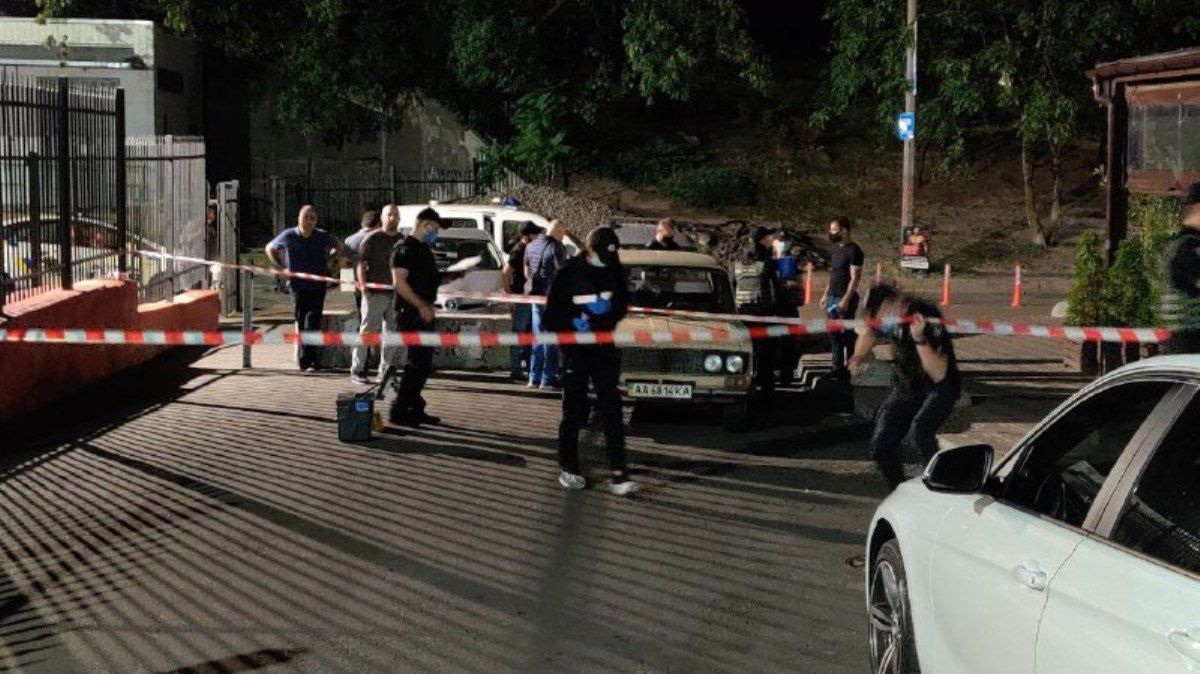 В Киеве на Печерске неизвестные стреляли в студентов и скрылись с места на Mercedes G-Wagen