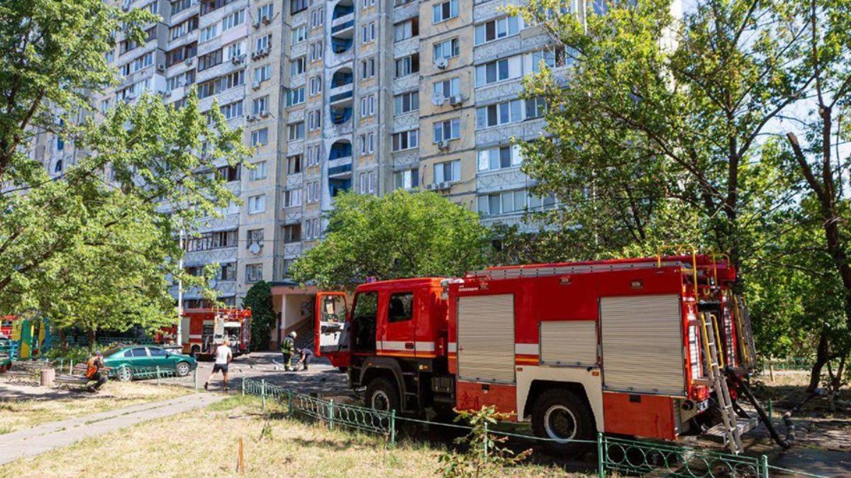 В Киеве на Троещине горела многоэтажка