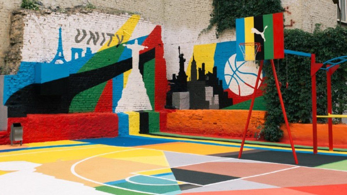 Родина Мать и Статуя Свободы украсили в центре Киева новую яркую спортивную площадку