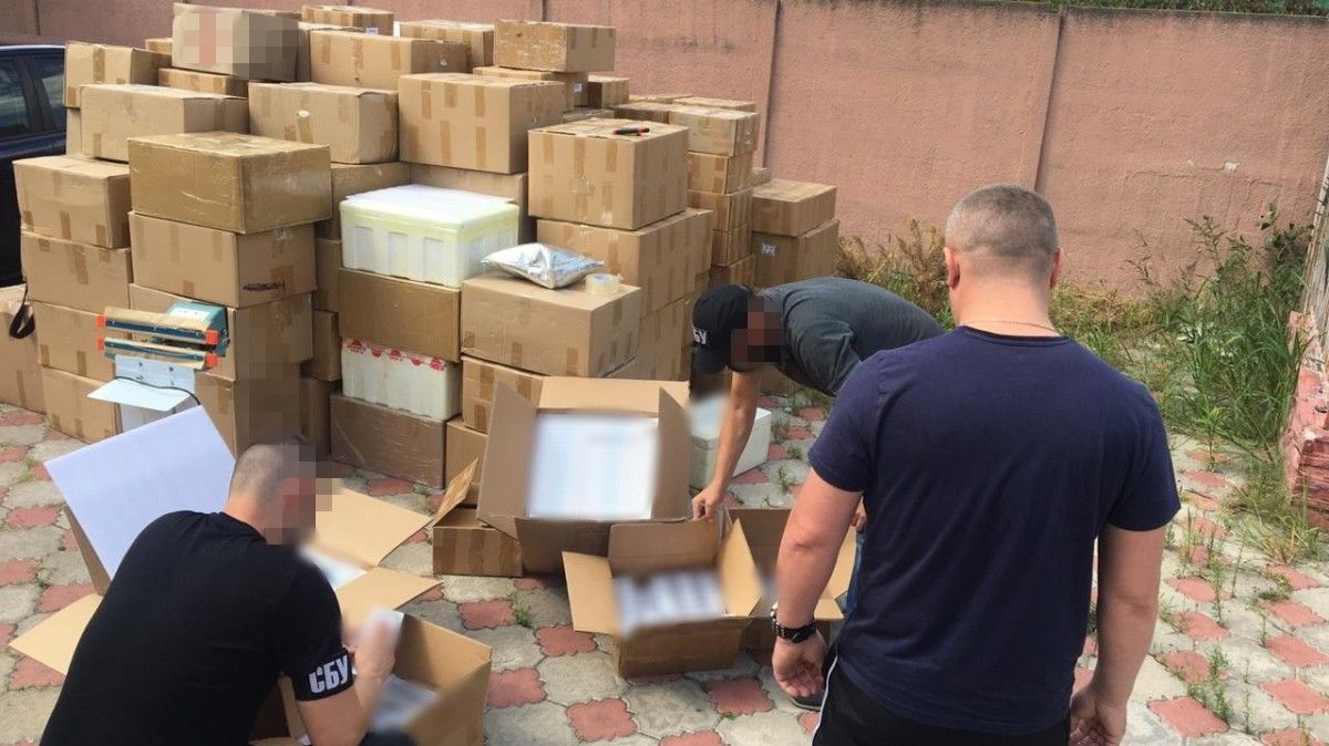 В Украину под видом косметики и бытовой химии завозили сильнодействующие наркотики из Азии