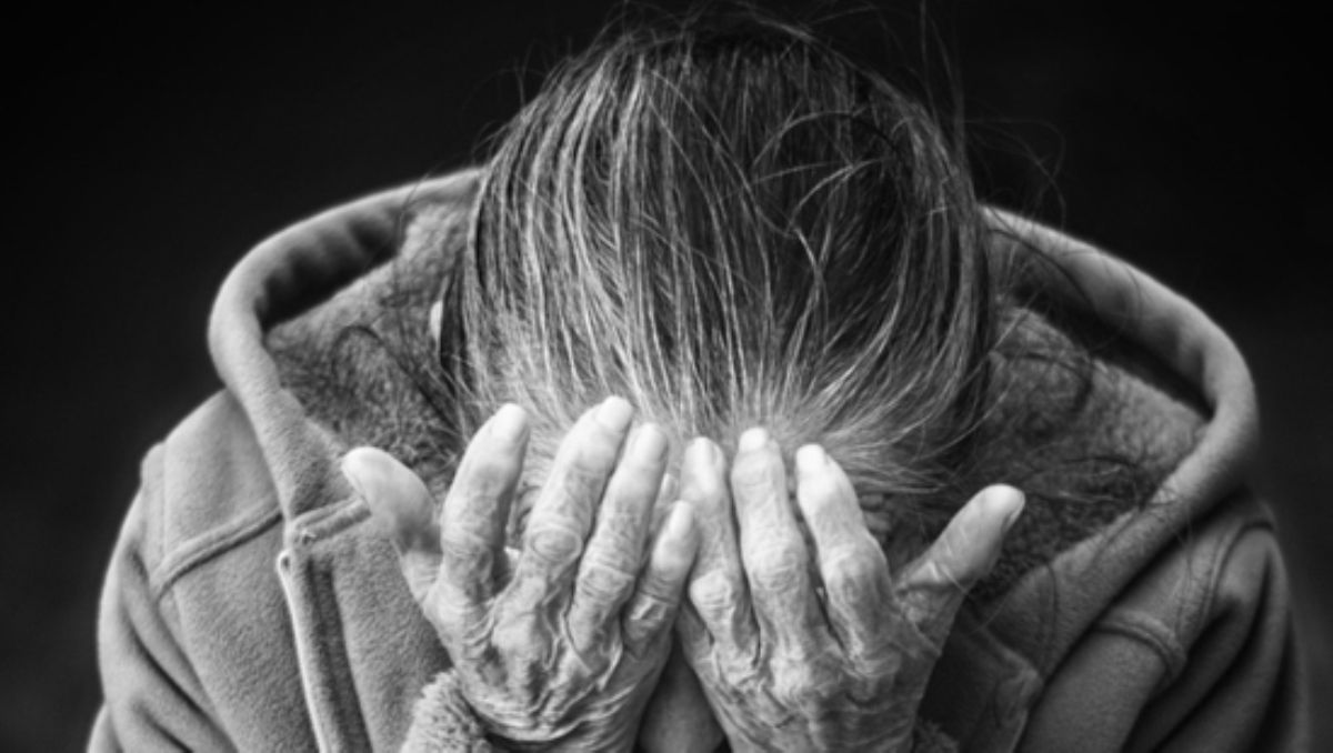 В Киеве женщина издевалась над 70-летней матерью: горе-дочке грозит два года тюрьмы