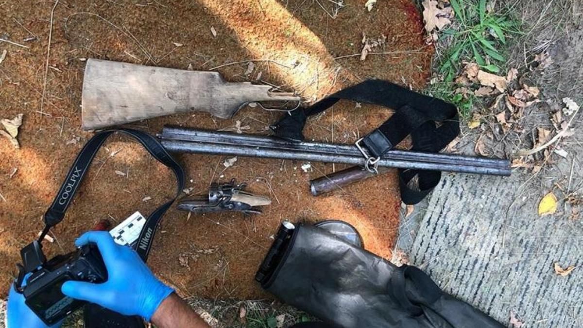 В Киеве мужчина ударил ружьем по голове женщину и стрелял по ее мужу