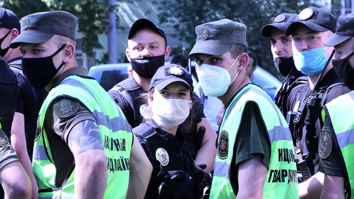 В Киеве от коронавируса умер полицейский: за сутки заболели 46 правоохранителей