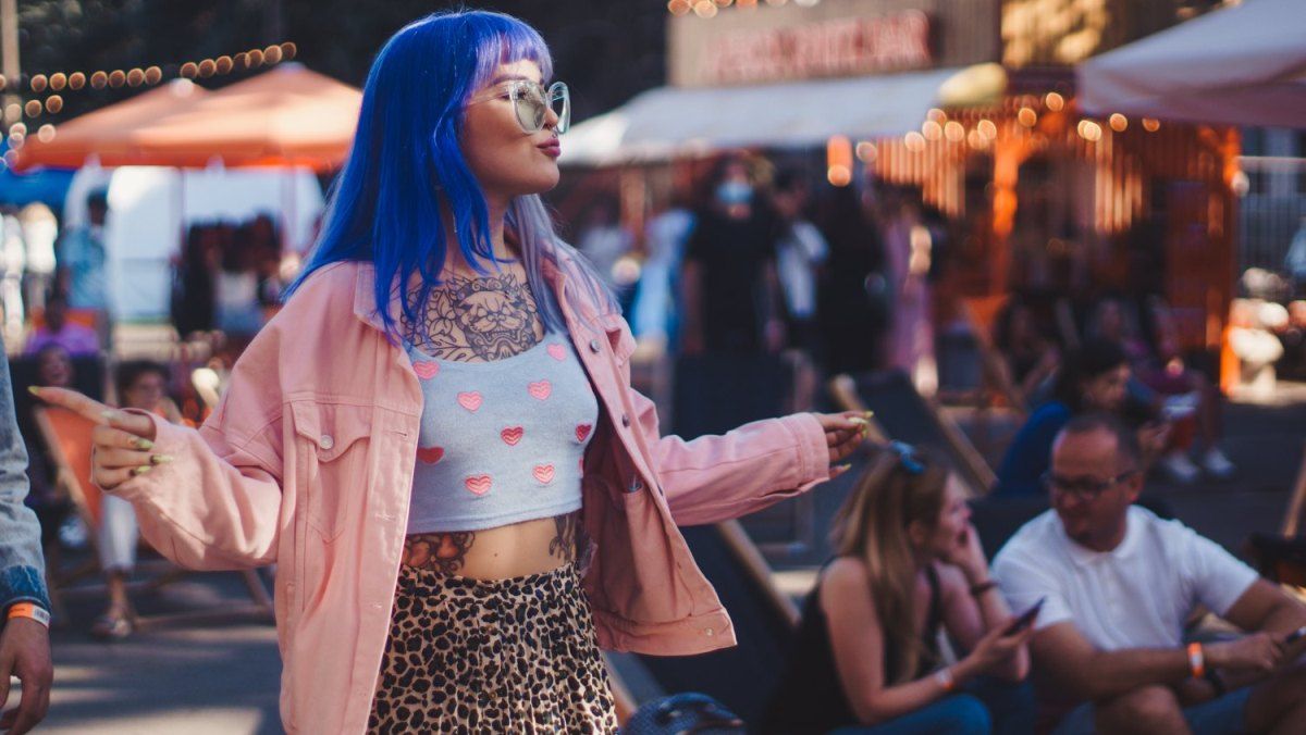 Куда пойти в Киеве на выходных: поздравить Кураж с днем рождения, сделать фото с гигантским леденцом и дегустировать наливки