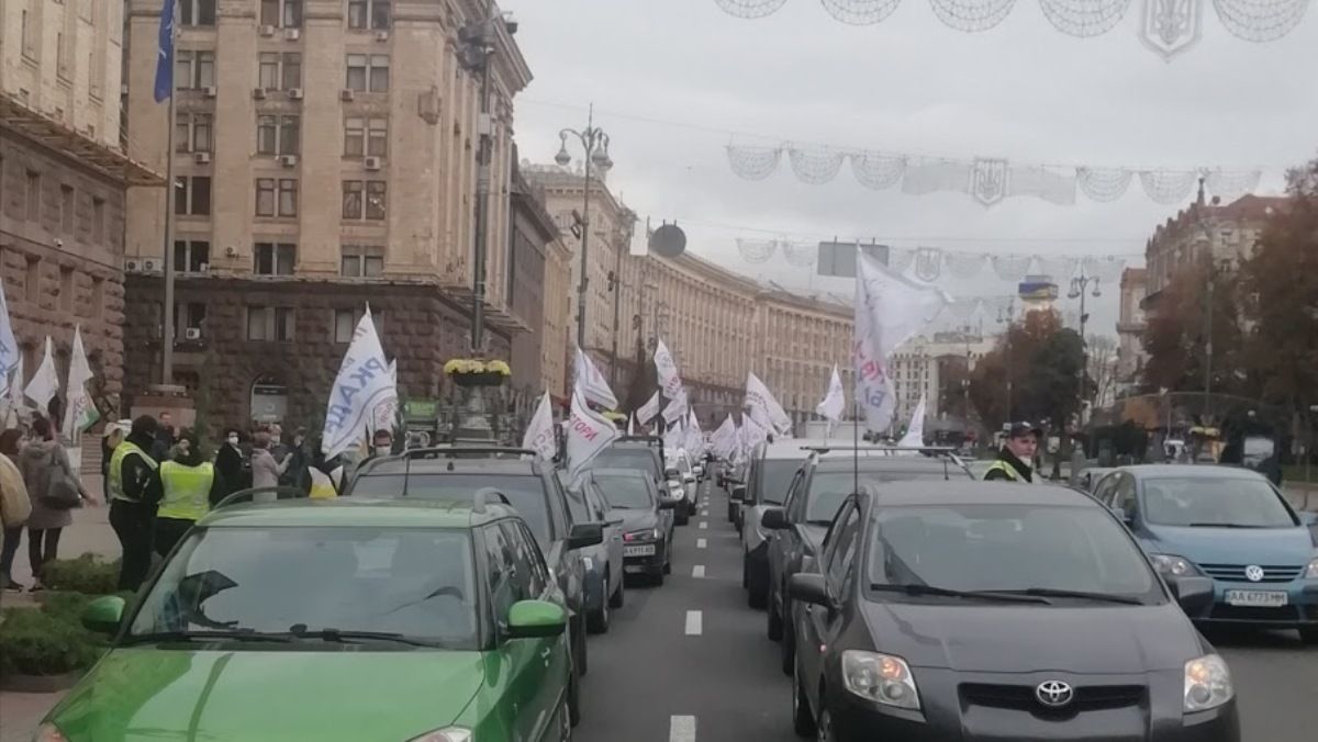 В Киеве инвесторы "Аркады" возле здания мэрии перекрыли Крещатик: что требуют