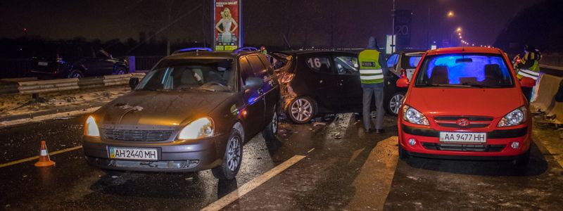 На Набережном шоссе произошло двойное ДТП: столкнулись пять машин
