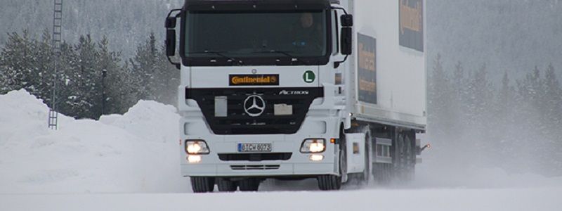 Из-за снегопада в Киев не пустят грузовики