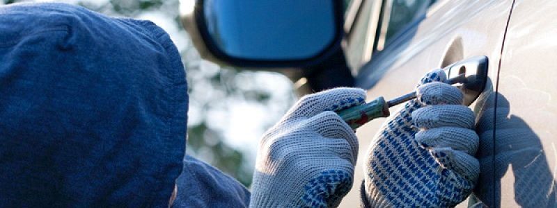 Двое жителей Киева за сутки ограбили четыре машины: подробности