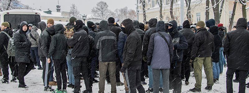 На митинг пятерых противников радикализма пришли полсотни националистов и около ста полицейских
