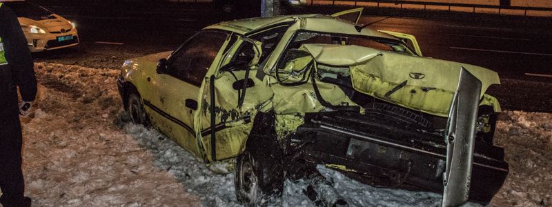 На Бажана девушка на Audi растрощила Daewoo: водителя увезла "скорая"