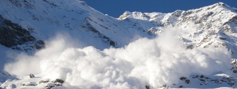 В Карпатах туристов из Киева накрыла лавина