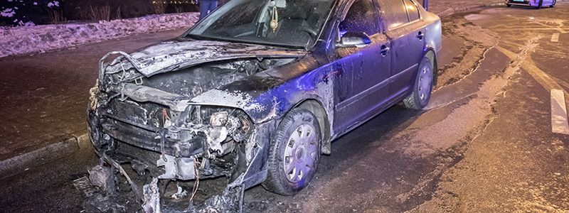 На аллее Героев Крут на ходу загорелась Skoda Octavia