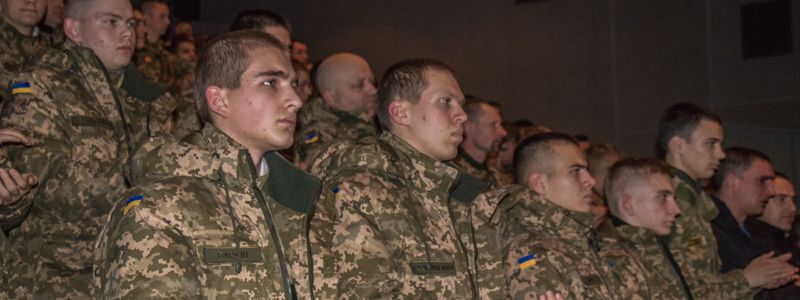 В Киеве после просмотра фильма "Киборги" лицеисты устроили овацию