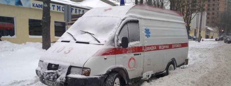 Под Киевом парень угнал "скорую", но его остановила природа