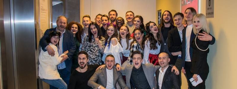 Встреча фанатов с актерами сериала «Школа» парализовала работу ТЦ «Гулливер»