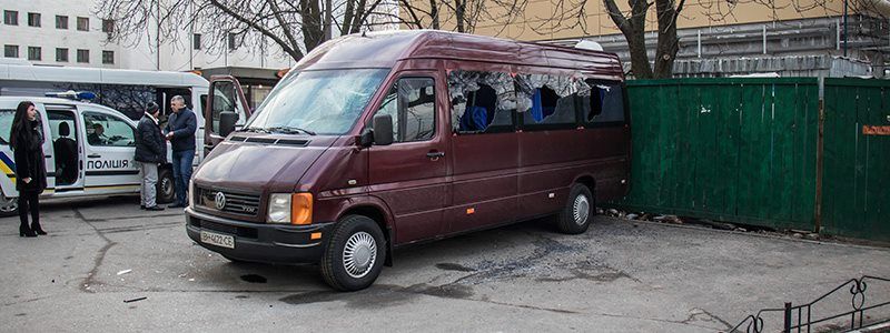 В Киеве неизвестные в балаклавах разгромили маршрутки