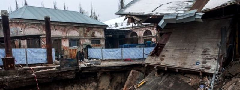 Провал здания под землю в Харькове, смерть солиста легендарной группы и болезнь Леди Гага: ТОП новостей дня
