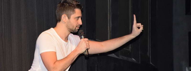 Пошлые шутки от Андрея Шабанова и 15-летнего школьника: как прошел Большой февральский стендап в Киеве