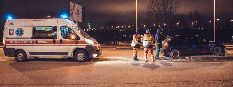 Возле Silver Breeze не разминулись две Honda: Civic вылетела на разделительный бордюр