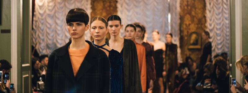 Ukrainian Fashion Week: бренд AMG предлагает девушкам вспомнить об авоськах