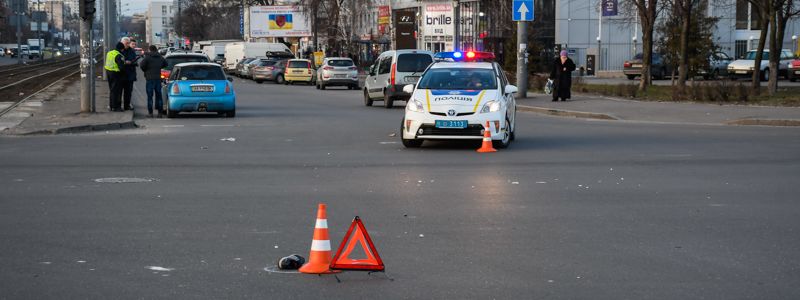 В Киеве MINI влетел в ребенка на глазах у его друга: мальчик в очень тяжелом состоянии