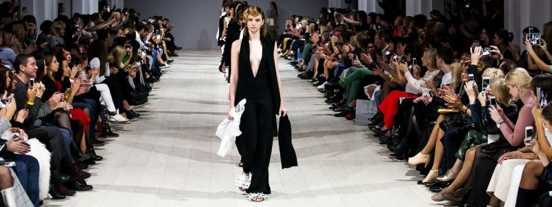 Ukrainian Fashion Week: во время показа Ксении Шнайдер зритель вышел на подиум