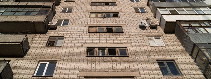 В Киеве патрульный спас женщину, которая хотела убить себя на глазах у детей