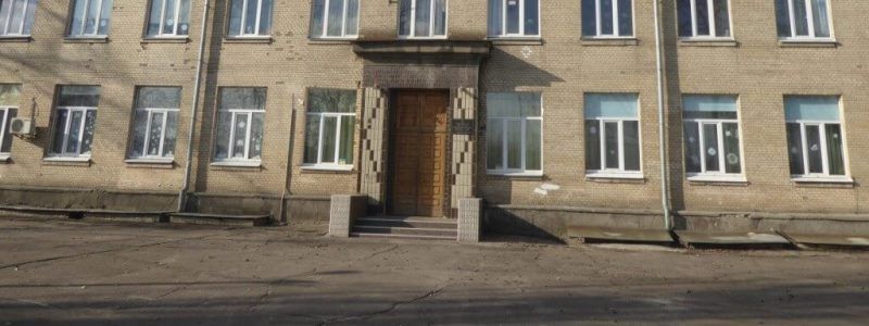 В Киеве полтысячи человек выгнали на улицу из-за двух школьников