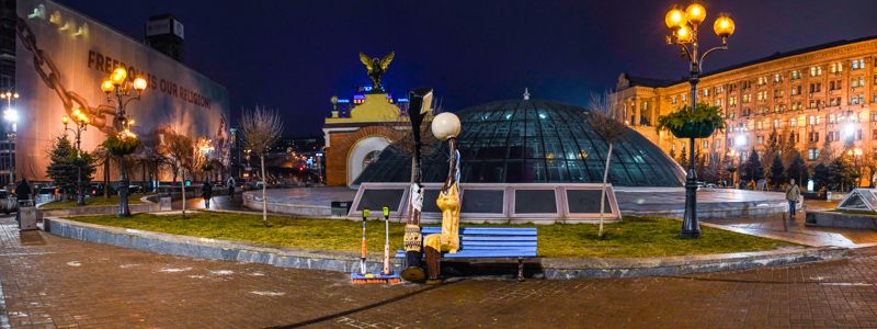 На Майдане у влюбленных фонарей появились детки