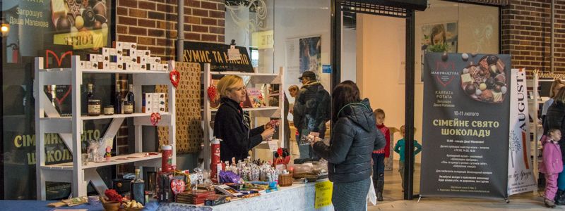 Под Киевом Даша Малахова устроила сладкий праздник любителям шоколада