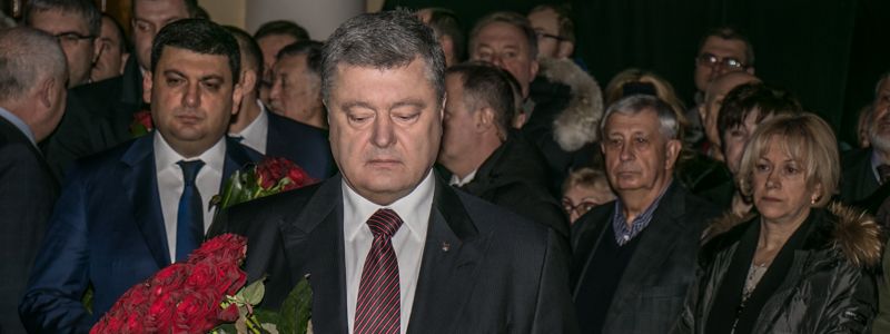Попрощаться с философом Поповичем пришли Порошенко и Гройсман