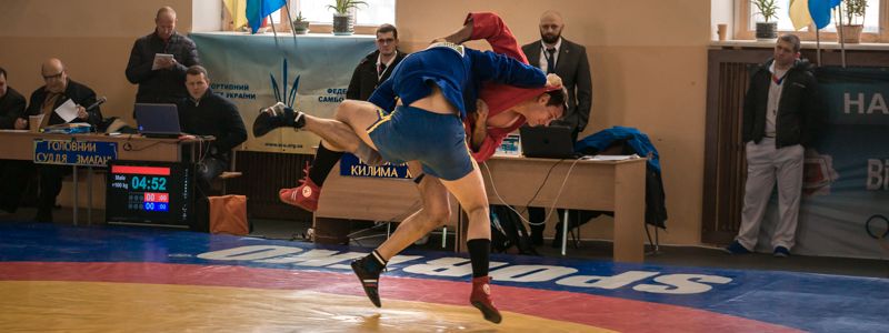 В Киеве 14 февраля нацгвардейцы бросали друг друга