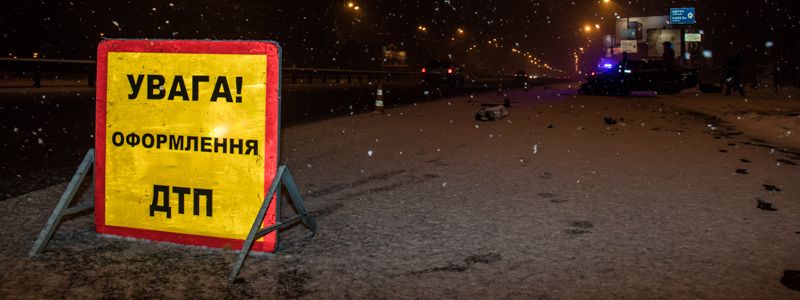 На проспекте Победы Skoda из-за скользкой дороги врезался в ограждение