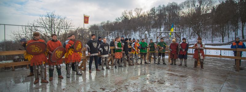 Масленицу на Певческом поле отпраздновали с холодным оружием и в железном обмундировании